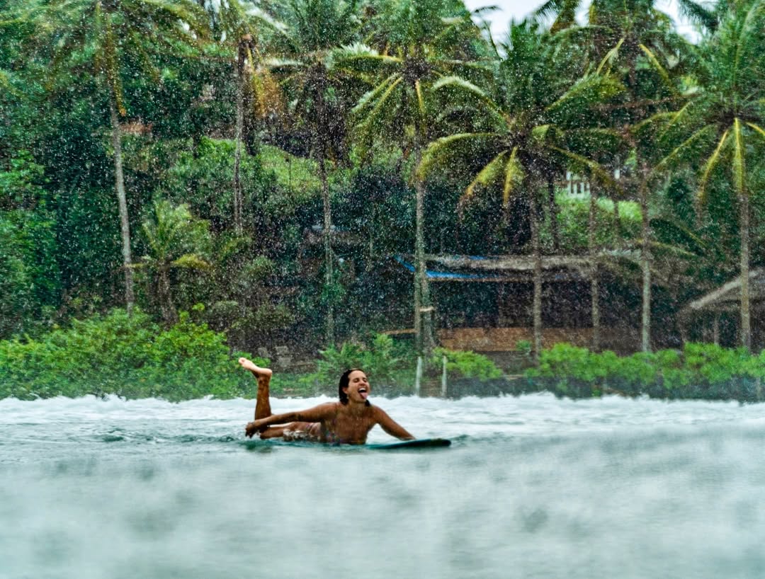 Reef break at Coconuts near Midigama