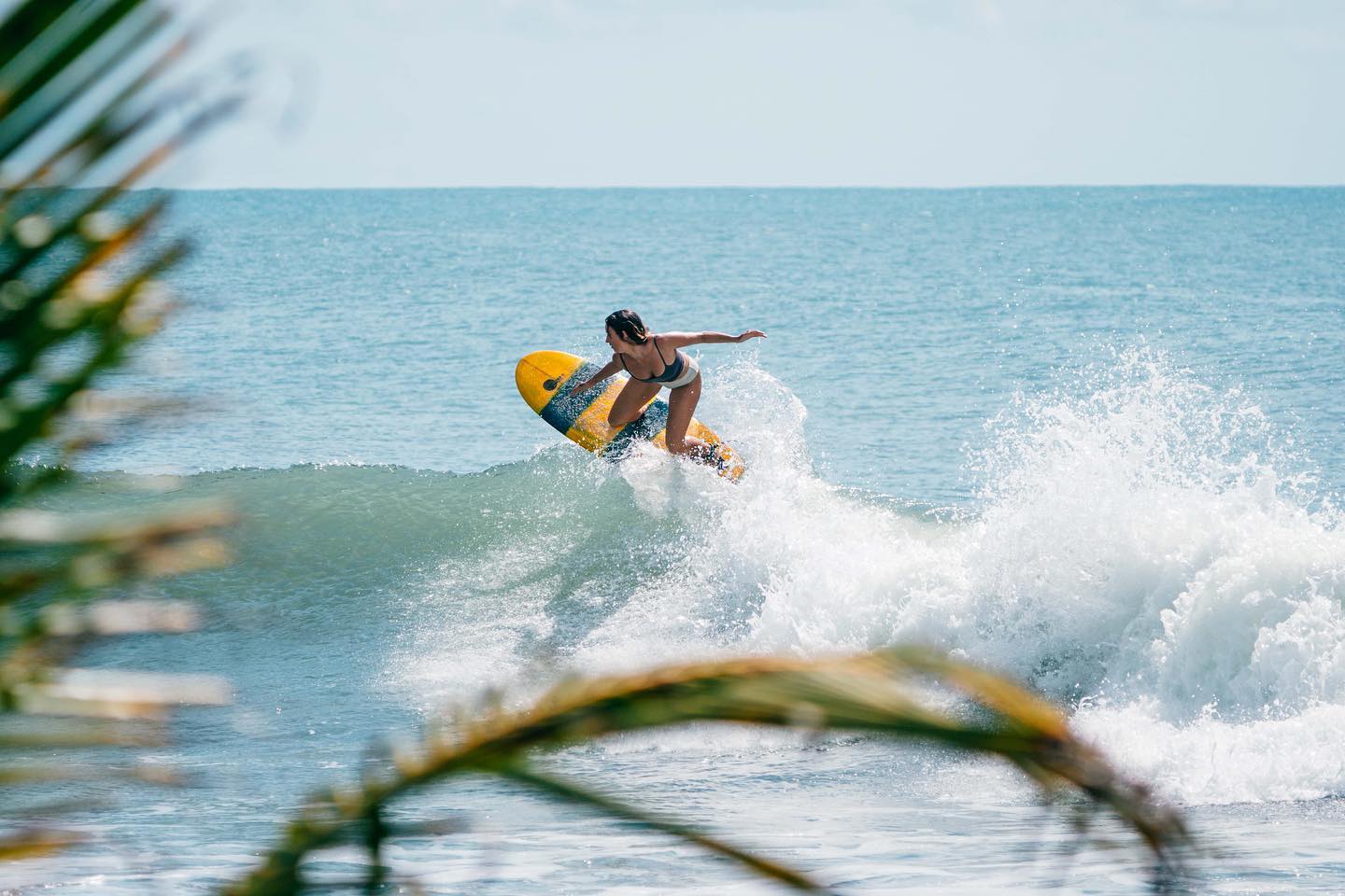 Lazy Left reef break near Midigama