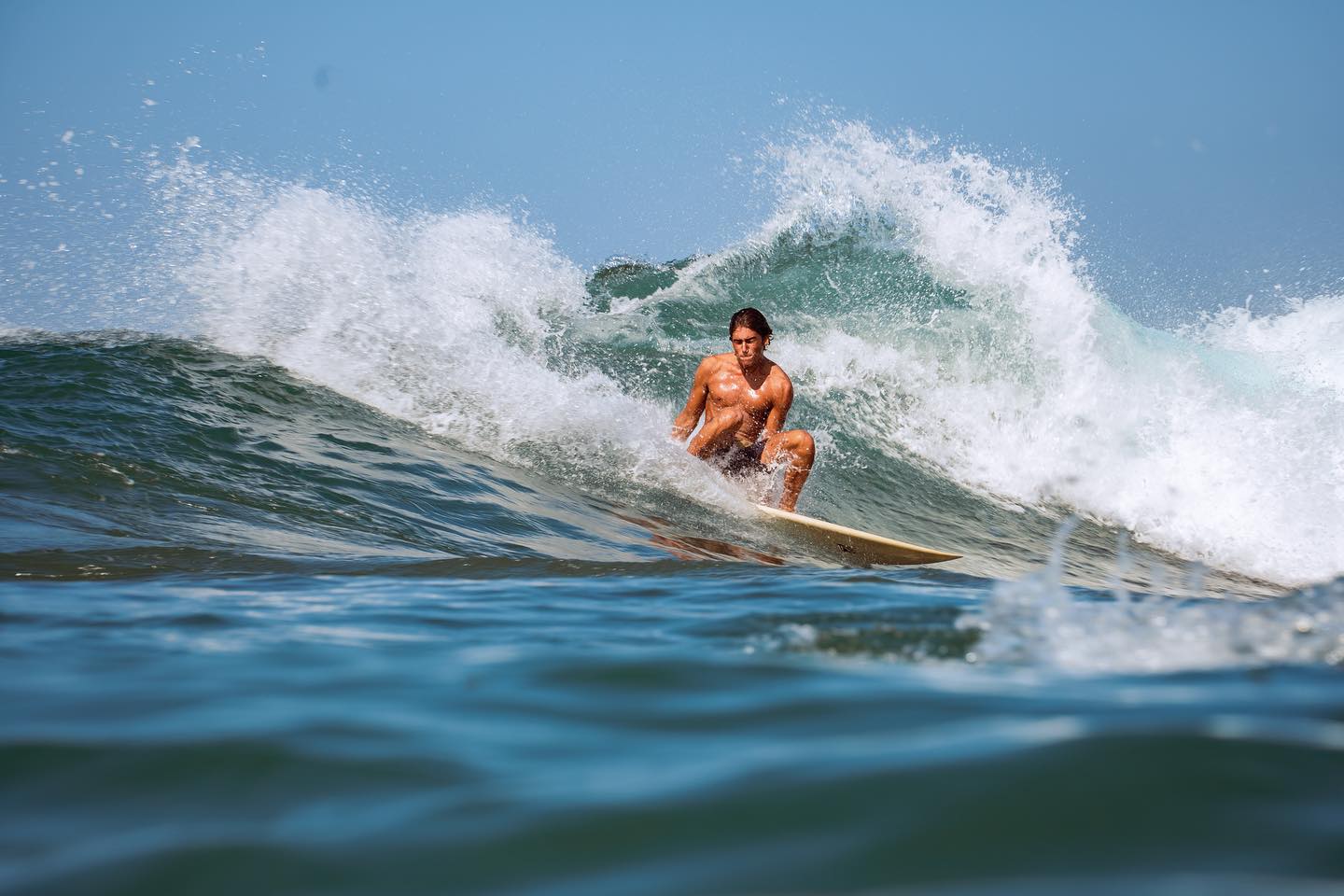 Mellow reef break at Sion near Midigama